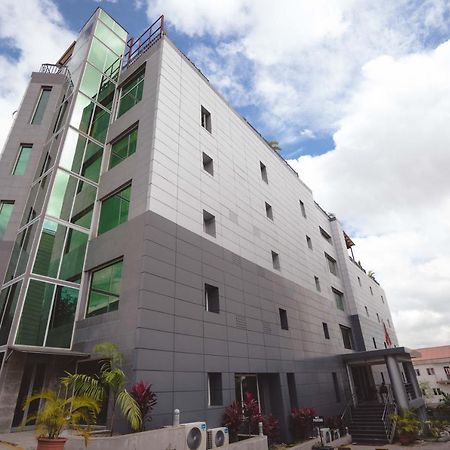 Phoenicia Suites Wupa Bagian luar foto