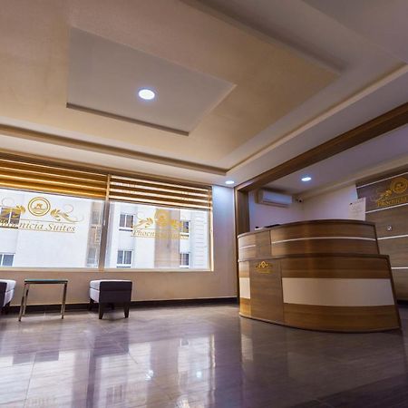 Phoenicia Suites Wupa Bagian luar foto