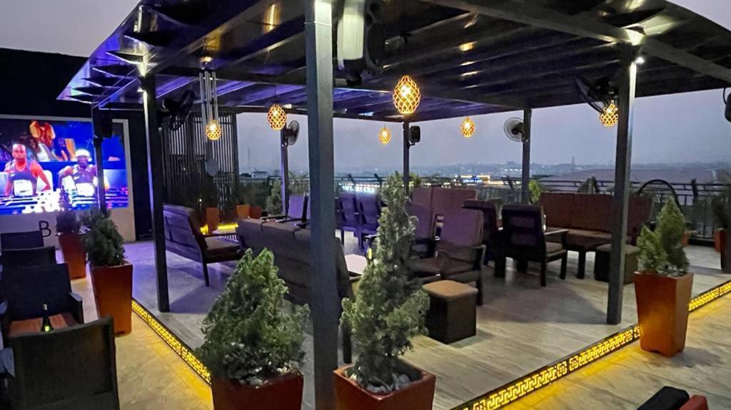 Phoenicia Suites Wupa Bagian luar foto