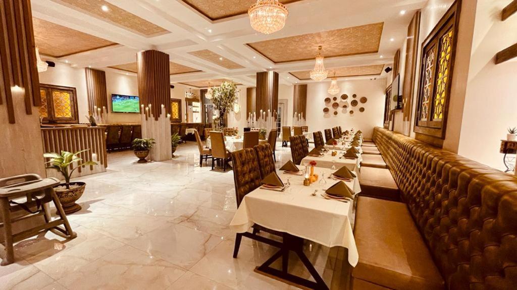 Phoenicia Suites Wupa Bagian luar foto