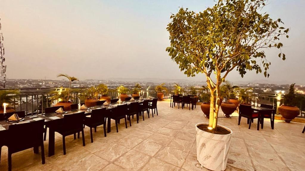 Phoenicia Suites Wupa Bagian luar foto