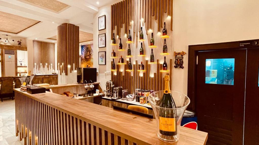 Phoenicia Suites Wupa Bagian luar foto
