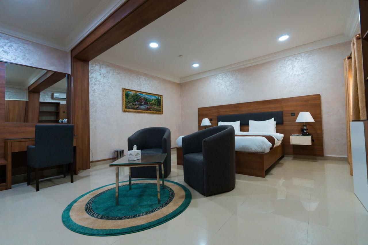 Phoenicia Suites Wupa Bagian luar foto