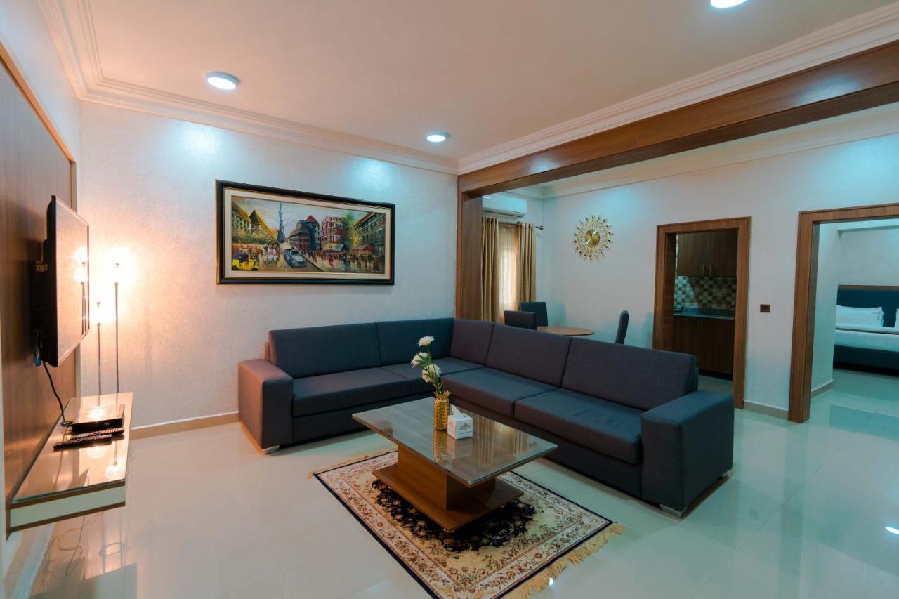 Phoenicia Suites Wupa Bagian luar foto