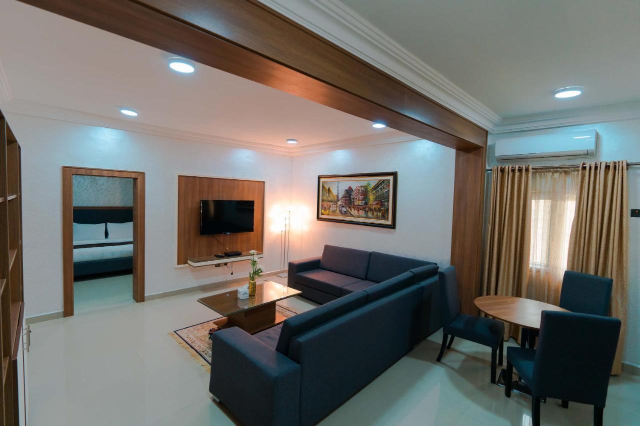 Phoenicia Suites Wupa Bagian luar foto