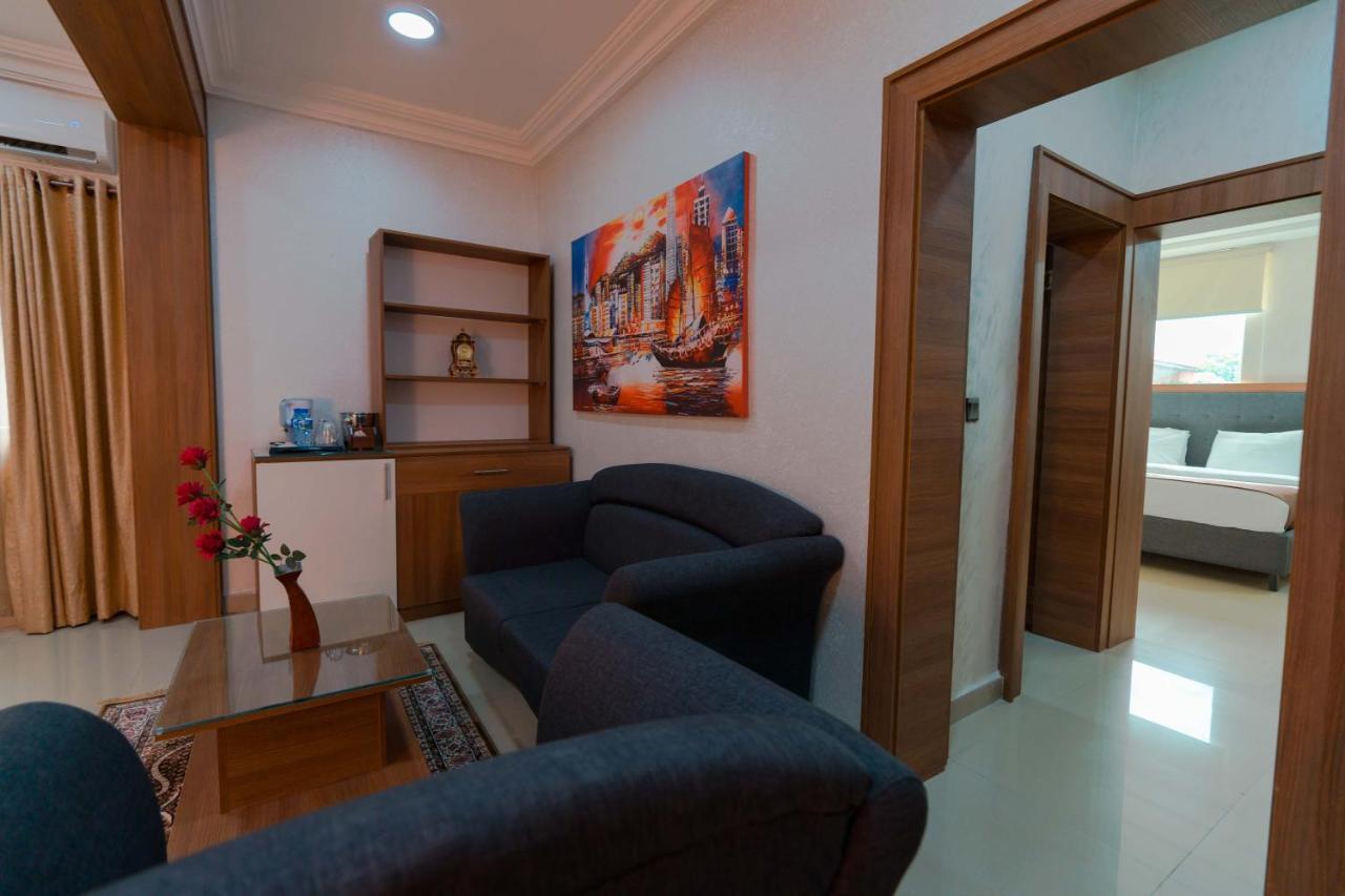 Phoenicia Suites Wupa Bagian luar foto